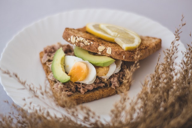 Alimentación y nutrición para deportistas: qué comer antes y después del ejercicio.